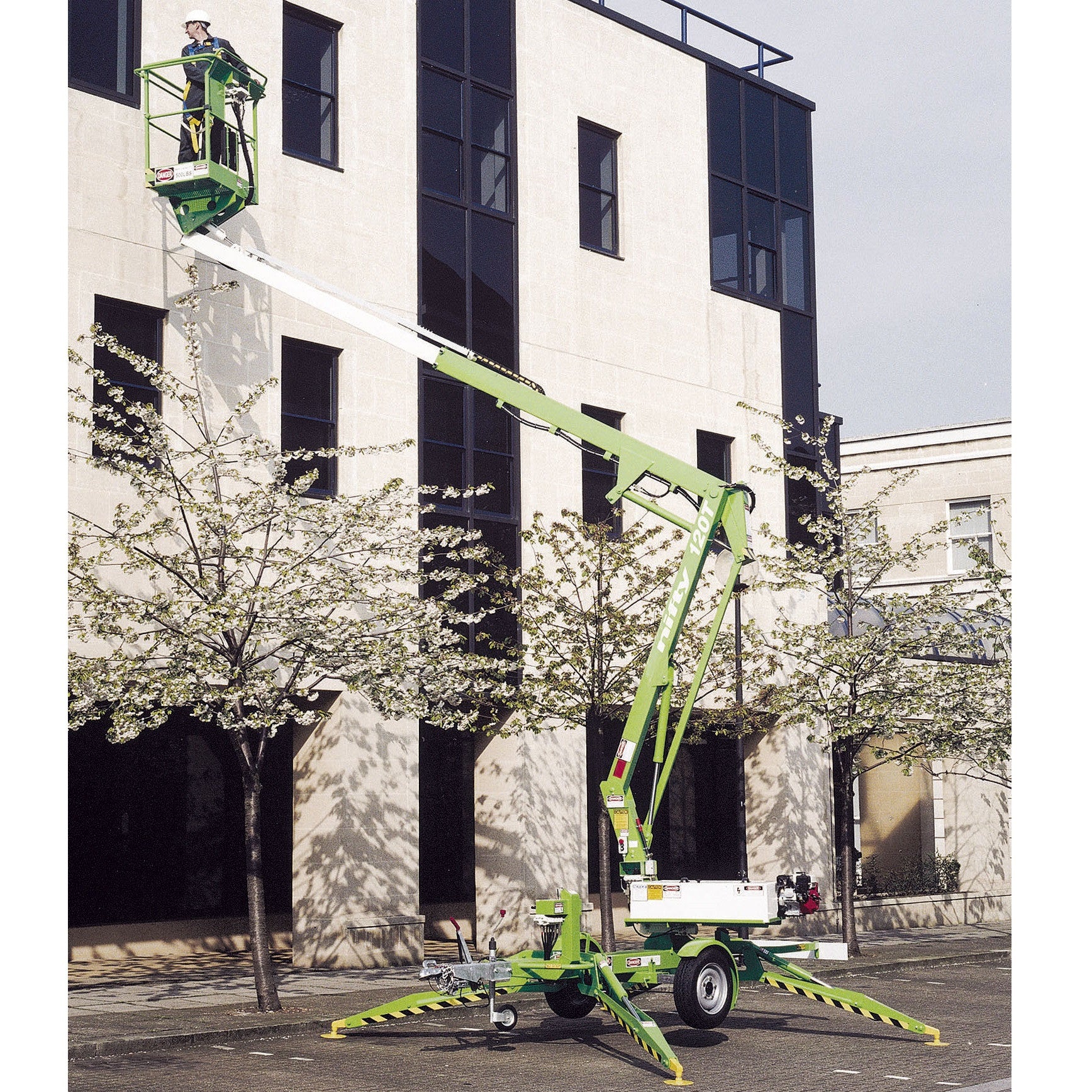 Trailer mounted cherry picker - 12m - Mega Hire